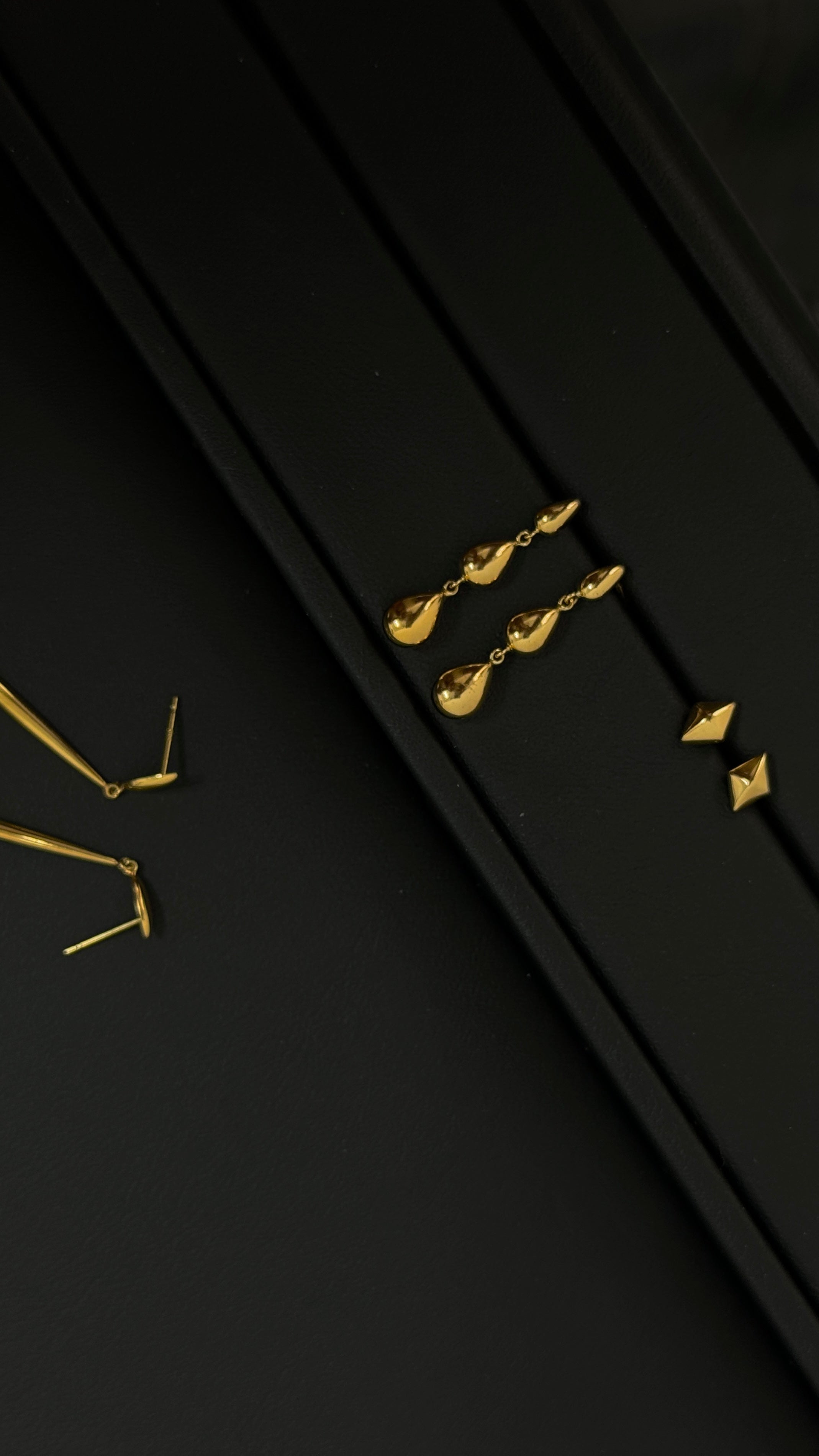 Metal Diamonds Stud